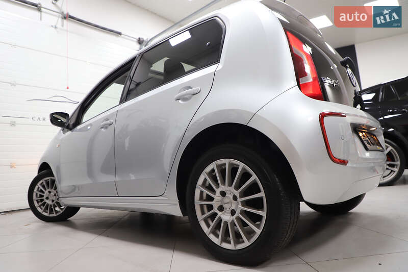 Хэтчбек Volkswagen Up 2014 в Дрогобыче