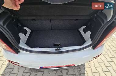 Хэтчбек Volkswagen Up 2015 в 