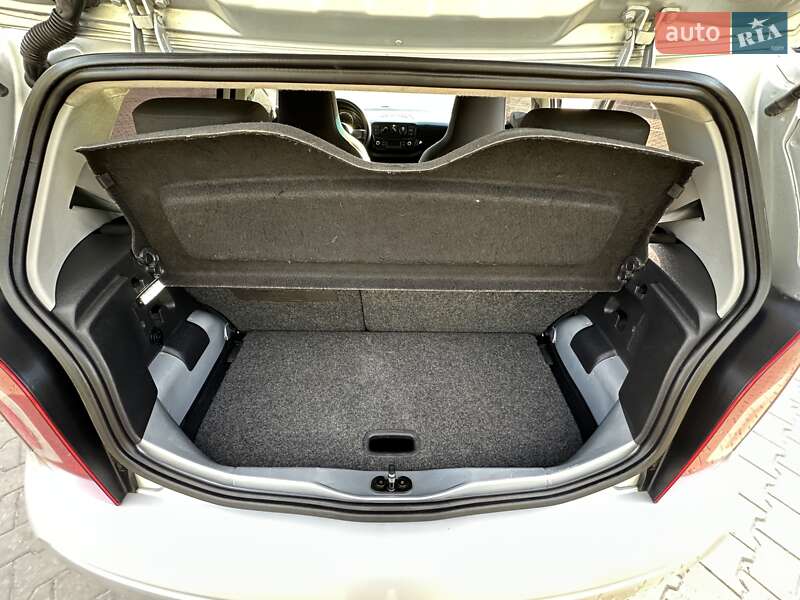 Хэтчбек Volkswagen Up 2014 в Киеве