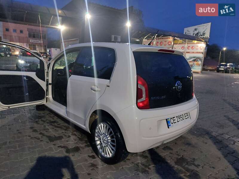 Хэтчбек Volkswagen Up 2013 в Черновцах