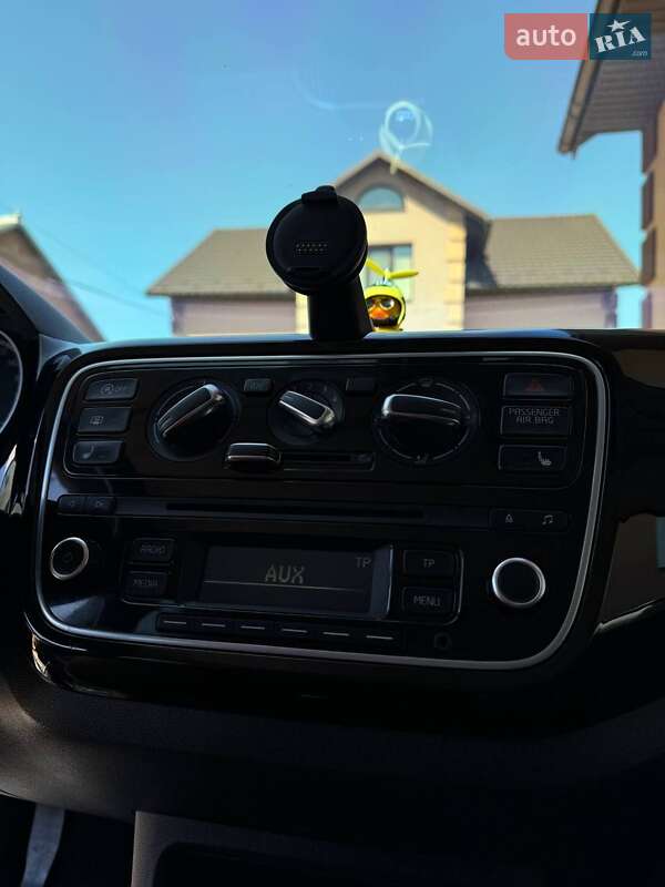 Хэтчбек Volkswagen Up 2013 в Черновцах