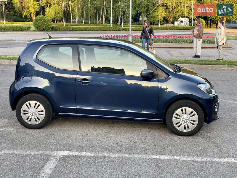 Хетчбек Volkswagen Up 2013 в Рівному