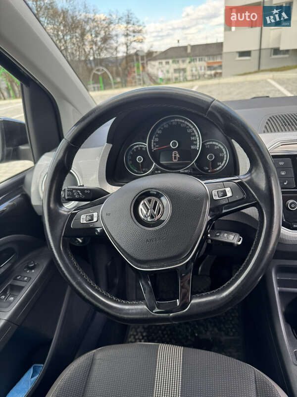 Хэтчбек Volkswagen Up 2017 в Львове
