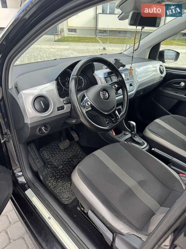 Хэтчбек Volkswagen Up 2017 в Львове