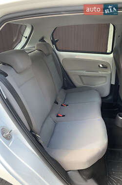 Хетчбек Volkswagen Up 2014 в 