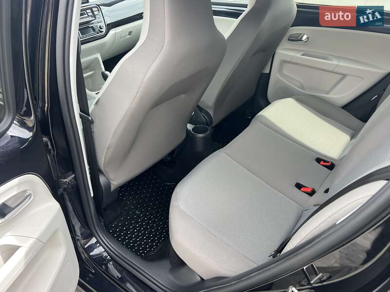 Хэтчбек Volkswagen Up 2016 в Ровно