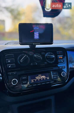 Хэтчбек Volkswagen Up 2012 в 