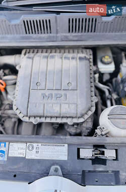 Хэтчбек Volkswagen Up 2012 в 