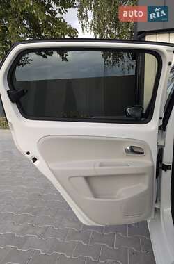 Хэтчбек Volkswagen Up 2015 в 