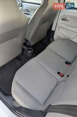 Хэтчбек Volkswagen Up 2015 в 