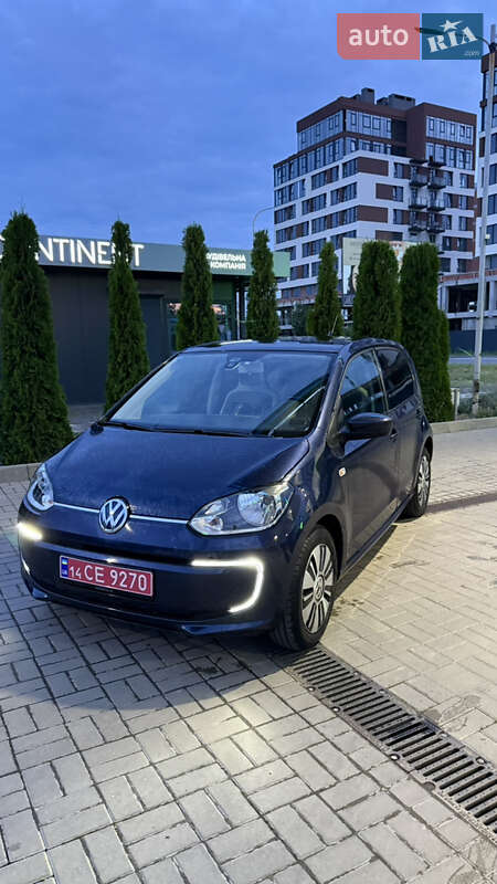Хэтчбек Volkswagen Up 2013 в Ужгороде
