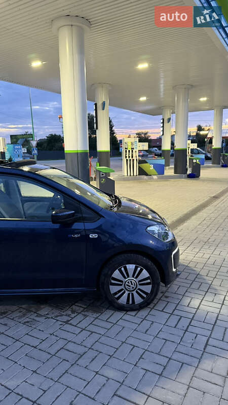 Хэтчбек Volkswagen Up 2013 в Ужгороде