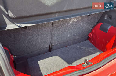 Хэтчбек Volkswagen Up 2012 в 