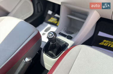 Хэтчбек Volkswagen Up 2012 в 