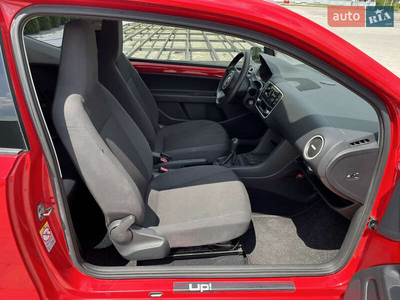 Хэтчбек Volkswagen Up 2011 в Каменец-Подольском