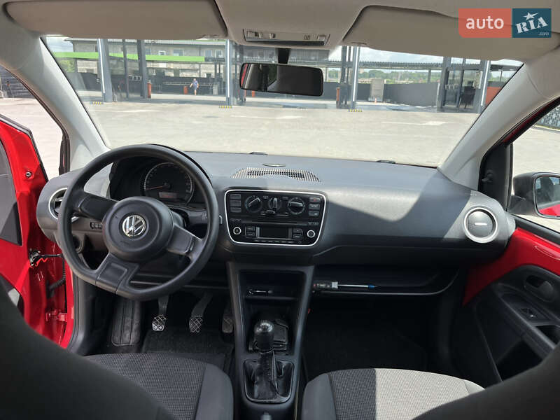 Хэтчбек Volkswagen Up 2011 в Каменец-Подольском