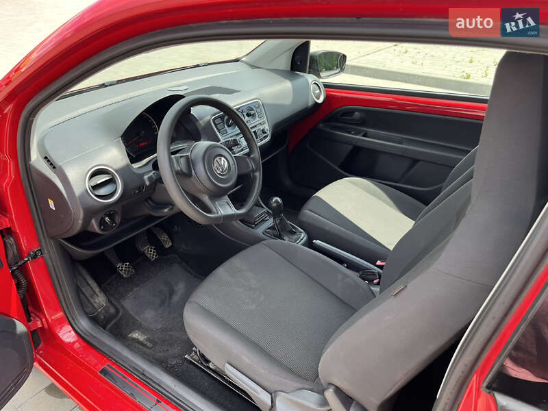 Хэтчбек Volkswagen Up 2011 в Каменец-Подольском
