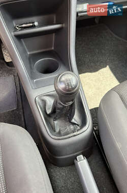 Хэтчбек Volkswagen Up 2011 в 