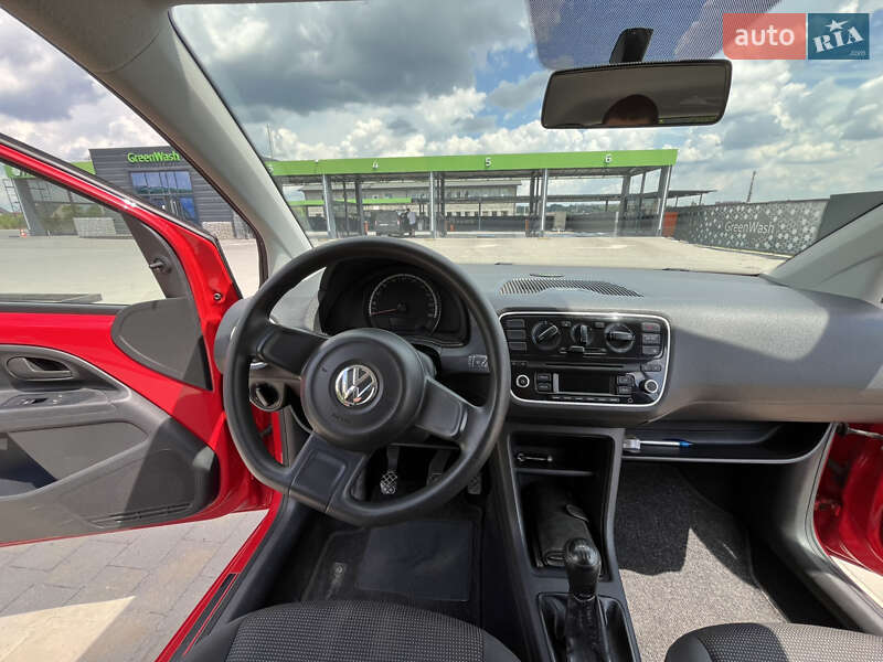 Хэтчбек Volkswagen Up 2011 в Каменец-Подольском