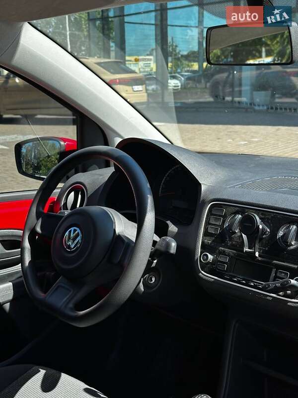 Хэтчбек Volkswagen Up 2011 в Львове