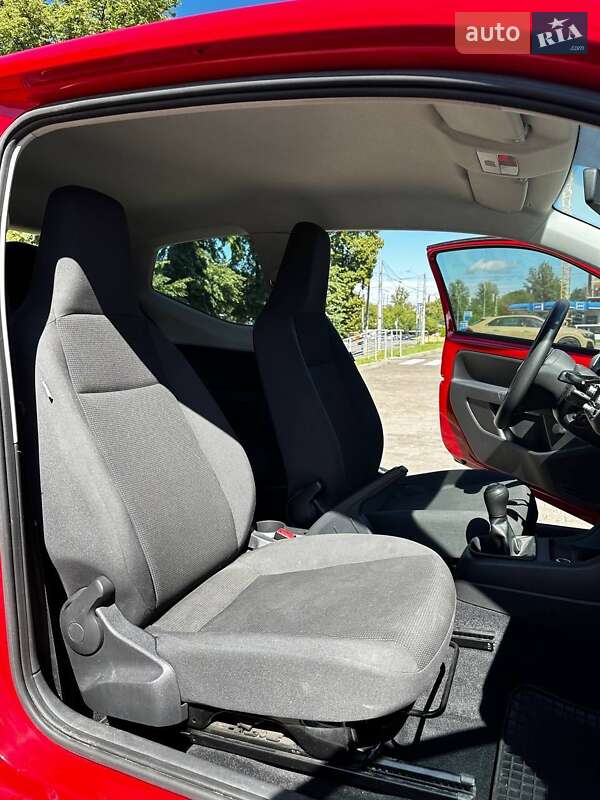 Хэтчбек Volkswagen Up 2011 в Львове