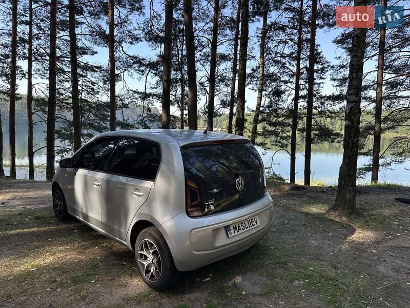 Хетчбек Volkswagen Up 2014 в Києві