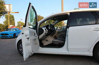 Хэтчбек Volkswagen Up 2013 в 