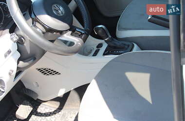 Хэтчбек Volkswagen Up 2013 в 