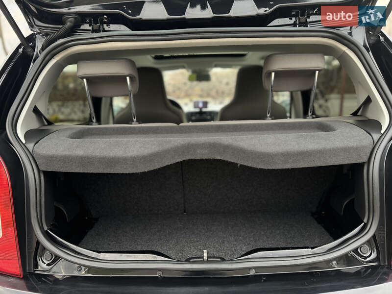 Хэтчбек Volkswagen Up 2015 в Дрогобыче