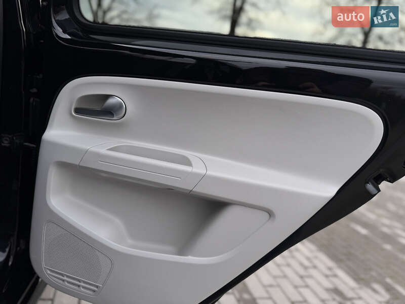 Хэтчбек Volkswagen Up 2015 в Дрогобыче