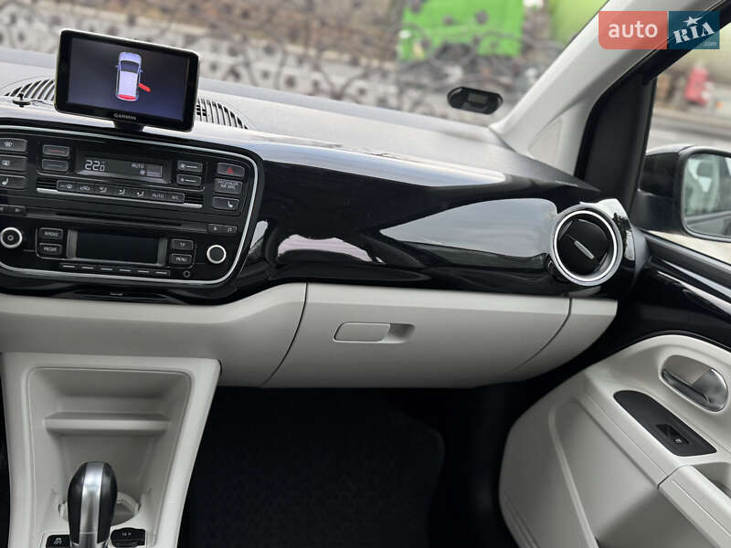 Хэтчбек Volkswagen Up 2015 в Дрогобыче