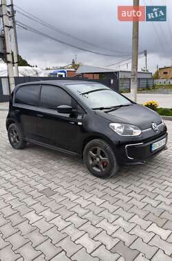 Хэтчбек Volkswagen Up 2014 в Изяславе