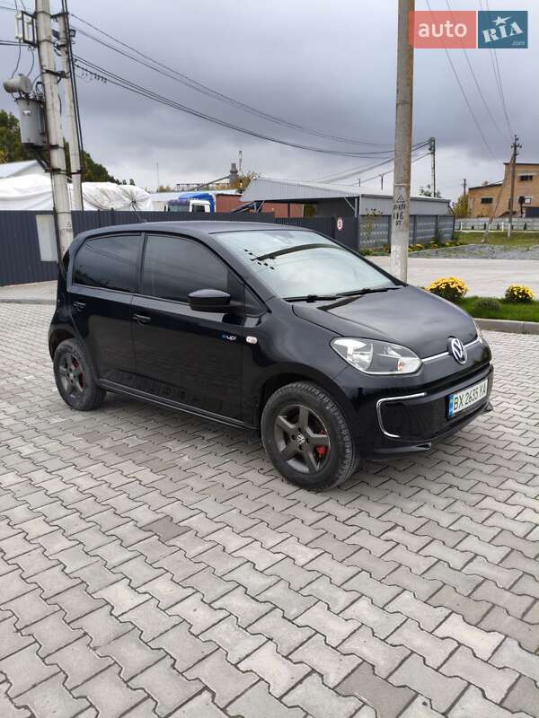 Хэтчбек Volkswagen Up 2014 в Изяславе