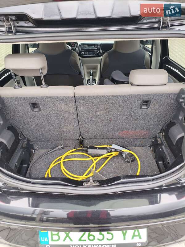 Хэтчбек Volkswagen Up 2014 в Изяславе