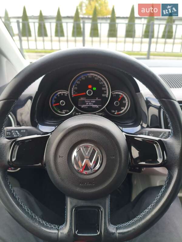 Хэтчбек Volkswagen Up 2014 в Изяславе