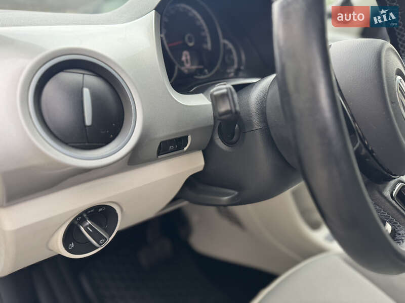 Хетчбек Volkswagen Up 2015 в Тернополі