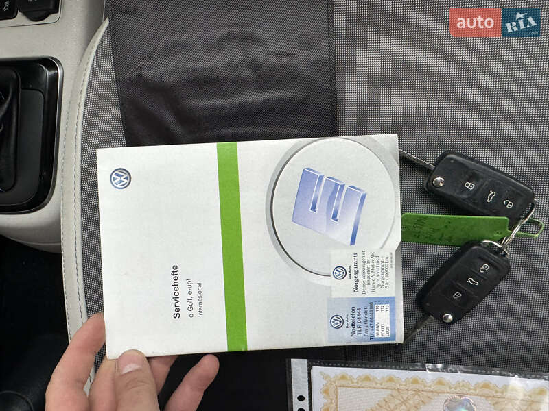 Хетчбек Volkswagen Up 2015 в Тернополі