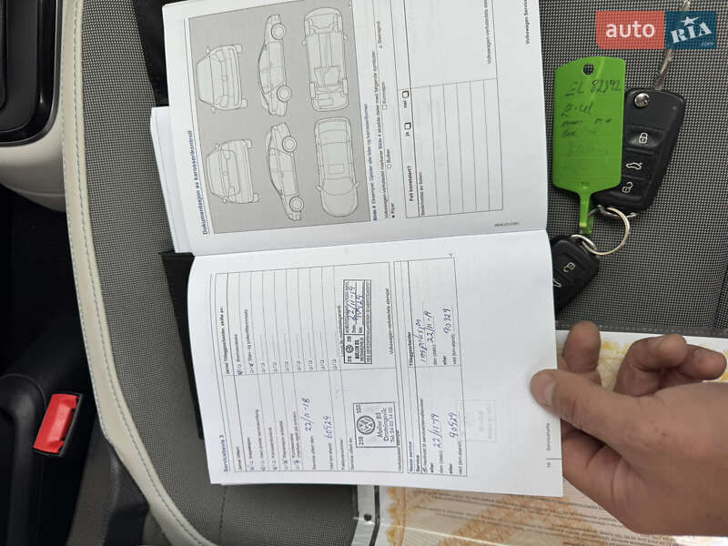 Хетчбек Volkswagen Up 2015 в Тернополі