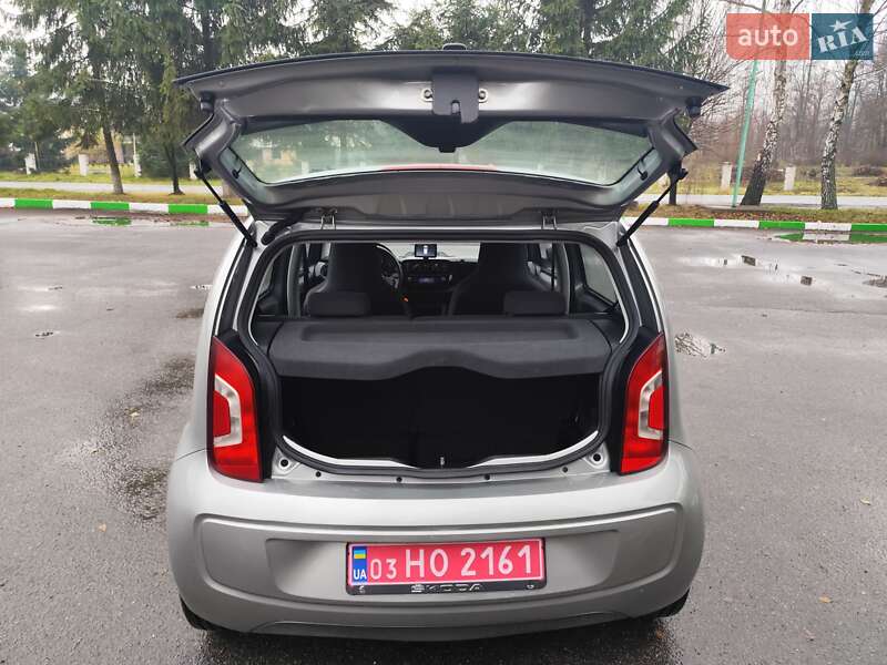 Хетчбек Volkswagen Up 2013 в Звягелі