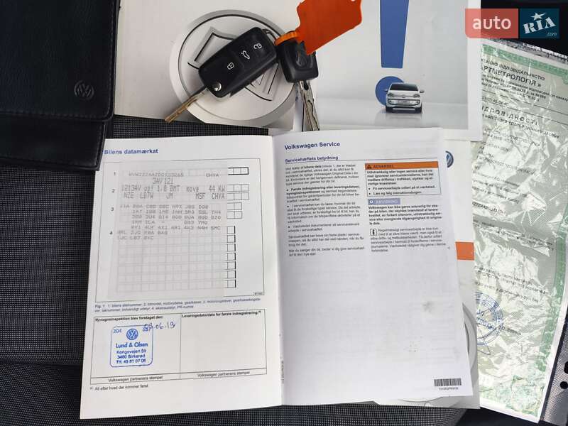 Хетчбек Volkswagen Up 2013 в Звягелі