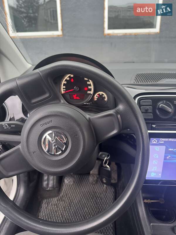 Хэтчбек Volkswagen Up 2013 в Черкассах