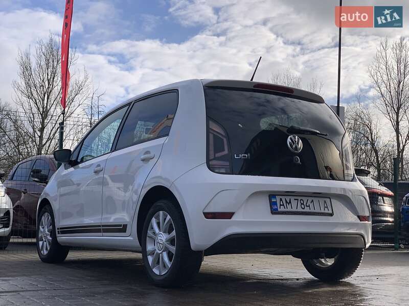 Хетчбек Volkswagen Up 2016 в Бердичеві