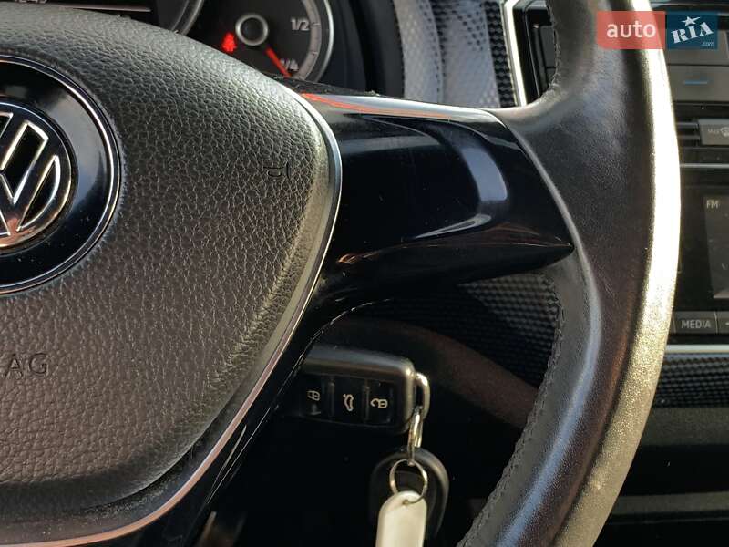 Хетчбек Volkswagen Up 2016 в Бердичеві