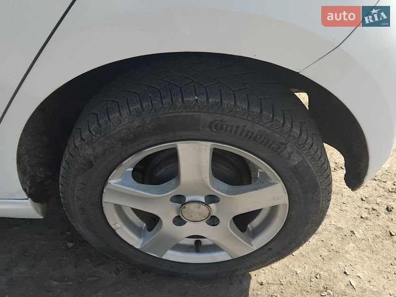 Хетчбек Volkswagen Up 2015 в Хмельницькому