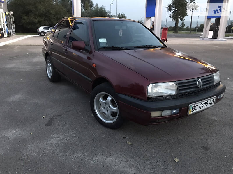 Седан Volkswagen Vento 1992 в Львове