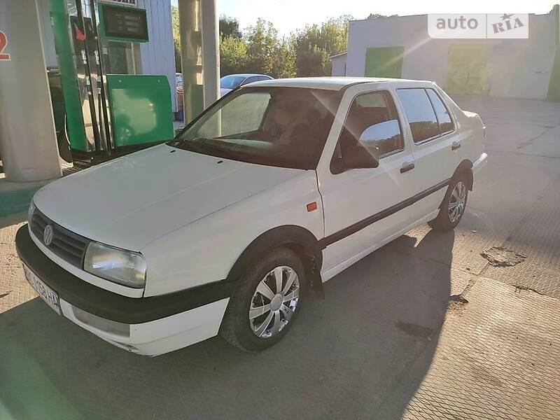 Седан Volkswagen Vento 1992 в Староконстантинове