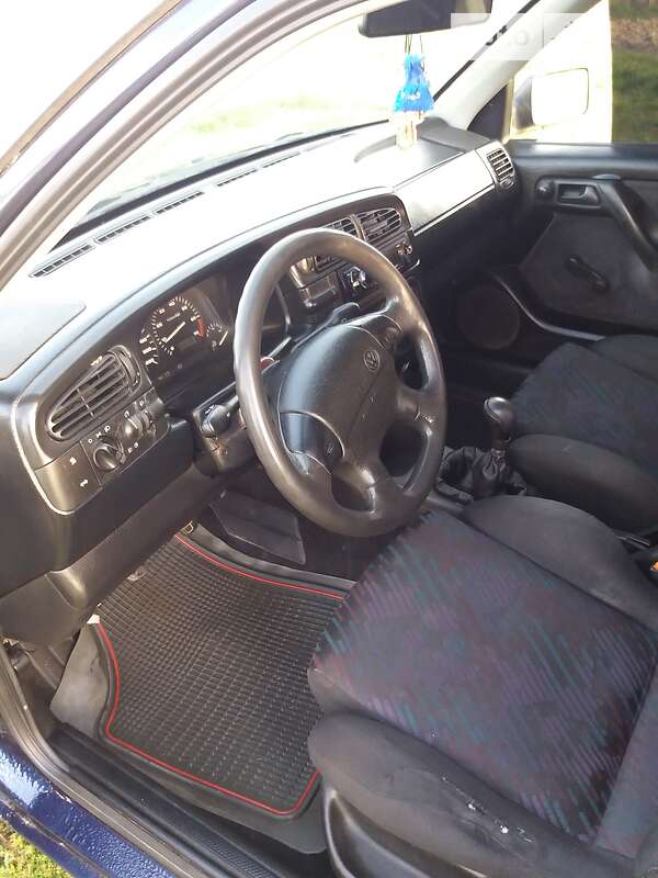 Седан Volkswagen Vento 1993 в Хусте