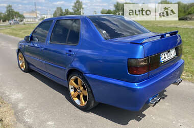 Седан Volkswagen Vento 1992 в 