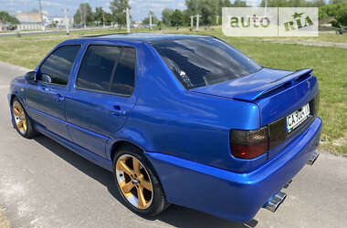 Седан Volkswagen Vento 1992 в 
