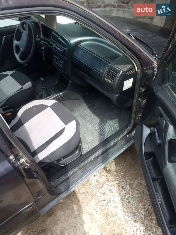 Седан Volkswagen Vento 1993 в Львові